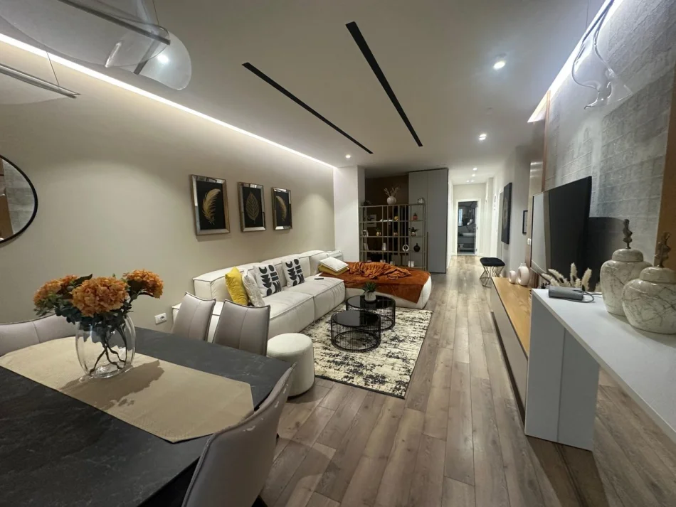 Tirane, jepet me qera apartament 3+1 Kati 4, 167 m² 2.300 € (Rruga e Kosovareve)