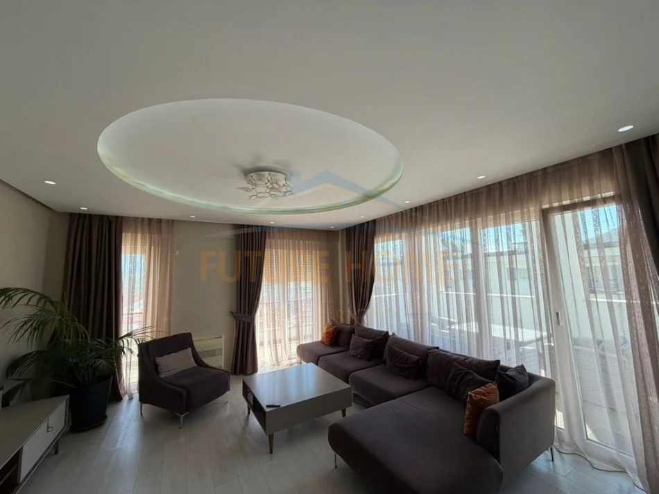 Tirane, jepet me qera apartament 3+1 Kati 4, 188 m² 1.400 € (liqeni i thate)
