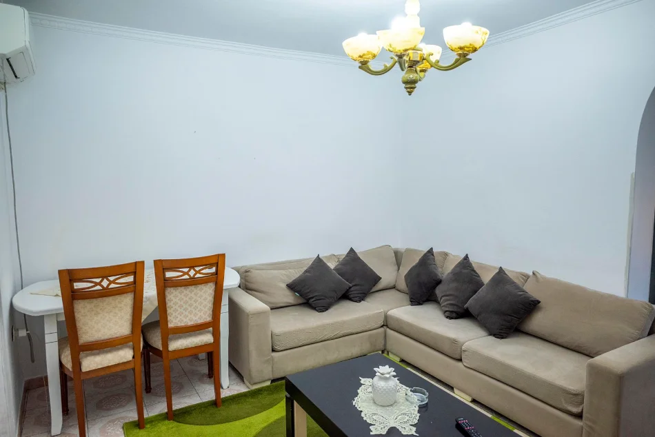 Tirane, jepet me qera apartament 3+1 Kati 4, 80 m² 650 € (tek Pazari i Ri,Tiranë)