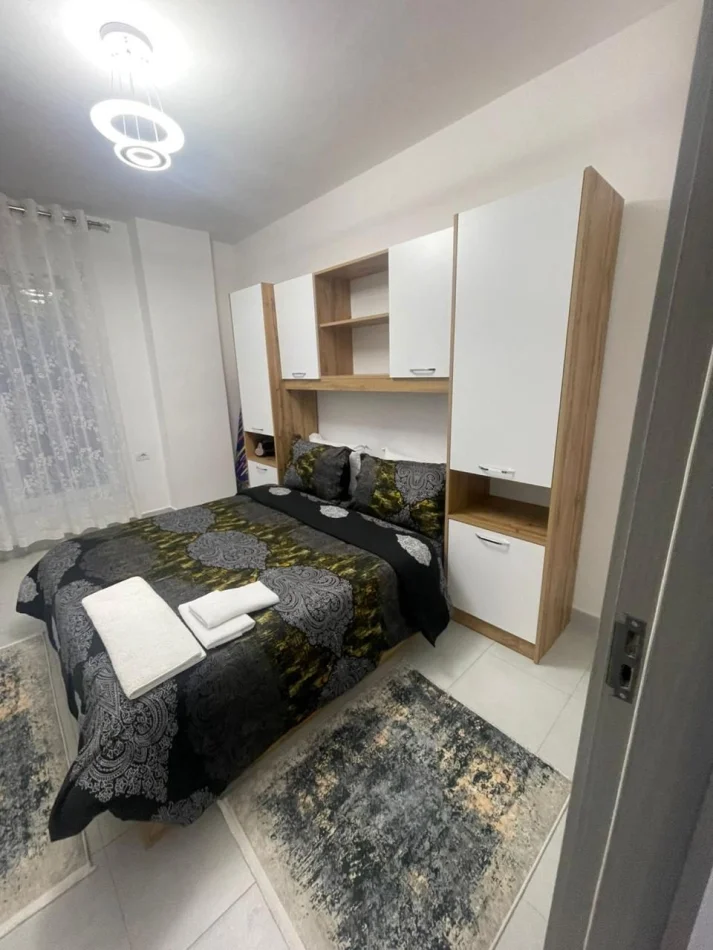 Tirane, jepet me qera apartament 3+1 Kati 5, 100 m² 600 € (Rruga 5 Maji)