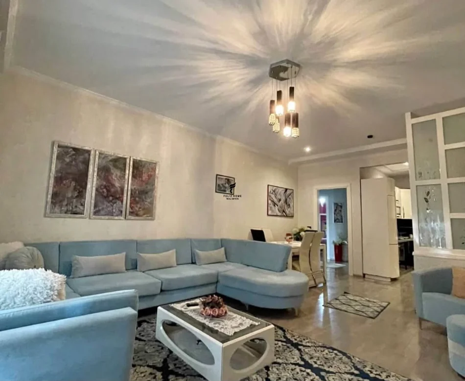 Tirane, jepet me qera apartament 3+1 Kati 5, 110 m² 1.200 € (ISH PARKU)