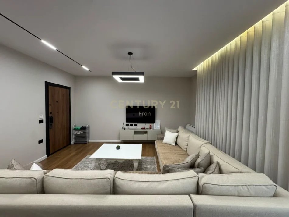 Tirane, jepet me qera apartament 3+1 Kati 5, 143 m² 3.000 € (BLLOK)