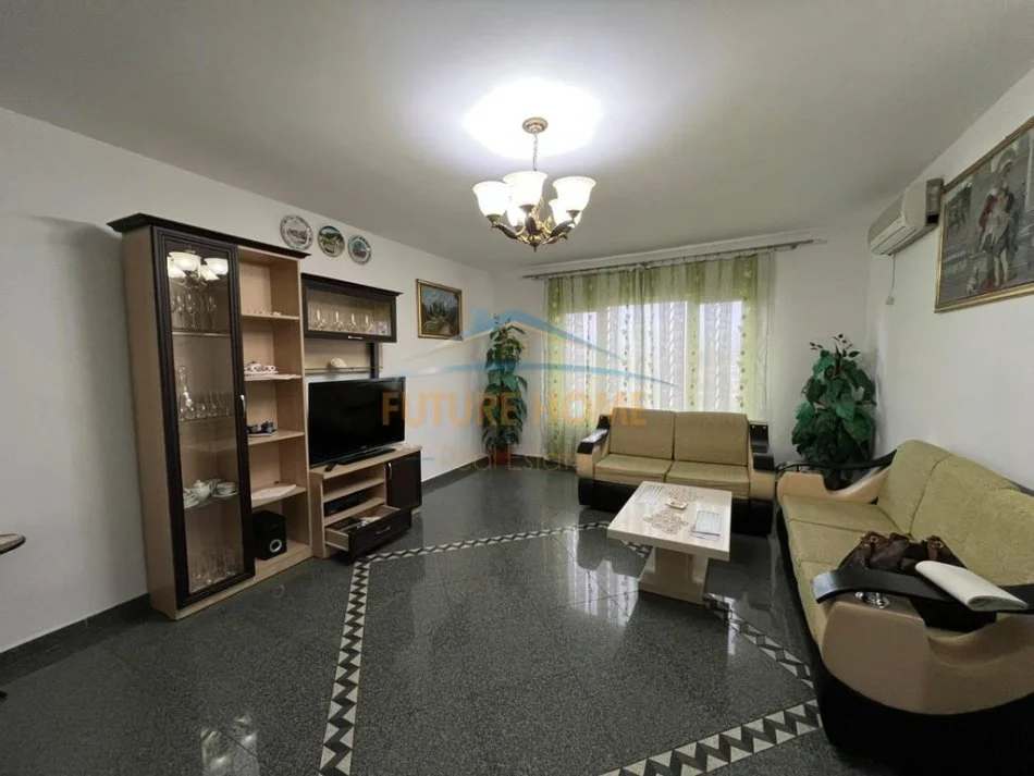 Tirane, jepet me qera apartament 3+1 Kati 6, 120 m² 600 €