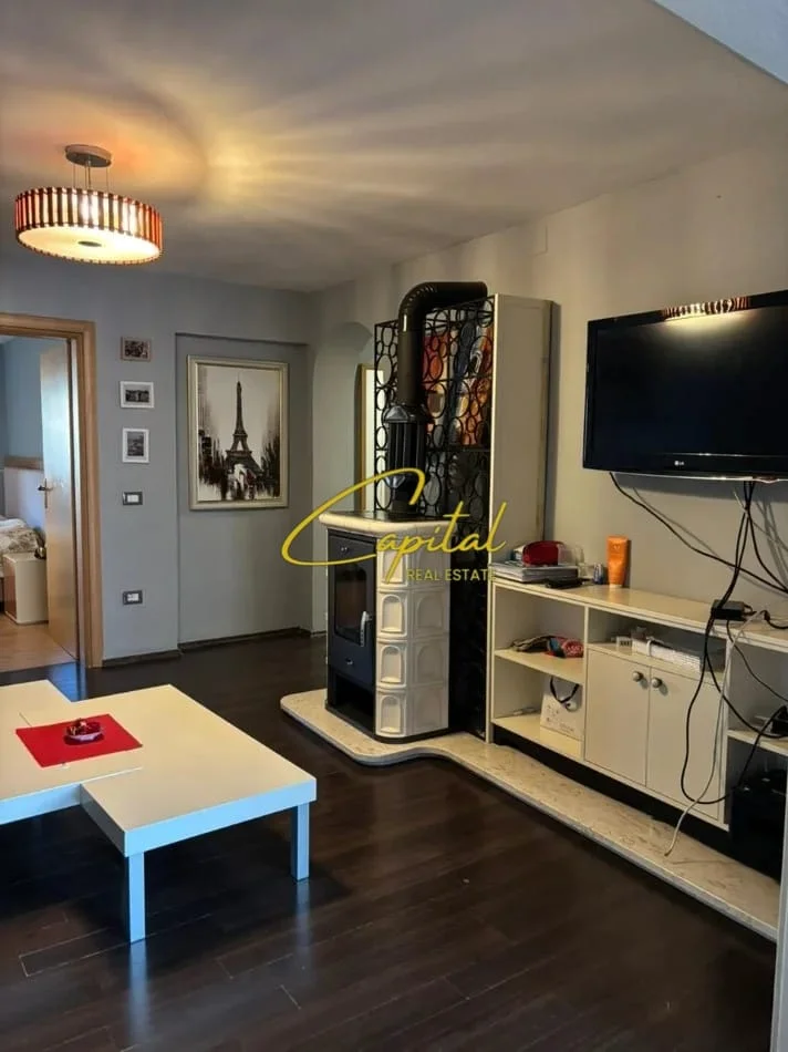 Tirane, jepet me qera apartament 3+1 Kati 6, 125 m² 1.000 € (QENDER)