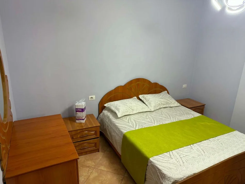 Tirane, jepet me qera apartament 3+1 Kati 6, 136 m² 900 € (Kompleksi Uslluga)