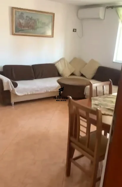 Tirane, jepet me qera apartament 3+1 Kati 6, 93 m² 700 € (PAZARI I RI)