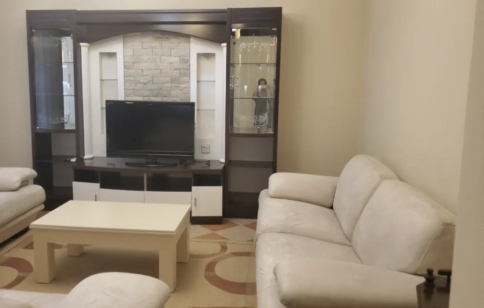 Tirane, jepet me qera apartament 3+1 Kati 7, 130 m² 1.000 € (RRUGA E ELBASANIT)