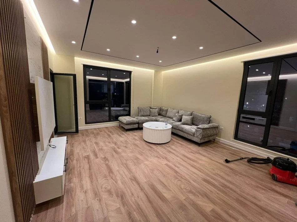 Tirane, jepet me qera apartament 3+1 Kati 7, 150 m² 1000 € (Rruga Xhanfize Keko)
