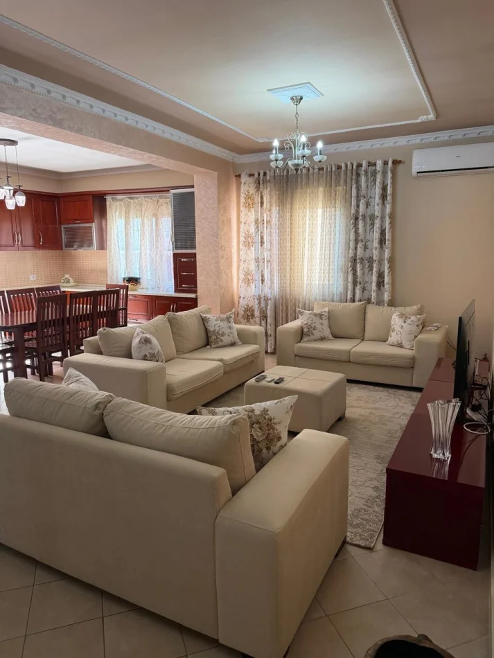 Tirane, jepet me qera apartament 3+1 Kati 7, 220 m² 950 € (Astir)