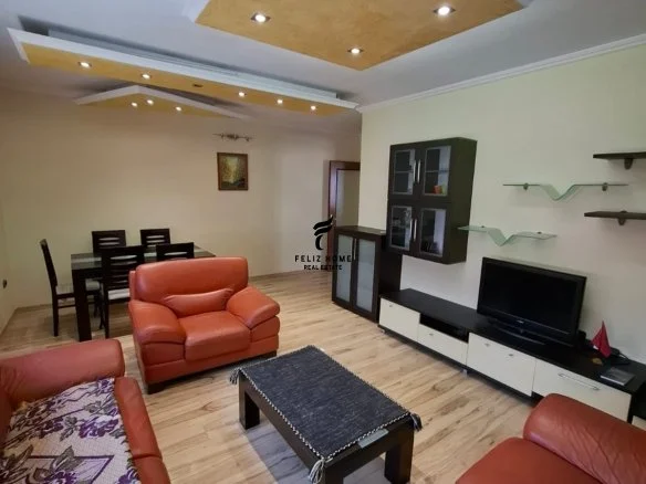 Tirane, jepet me qera apartament 3+1 Kati 8, 110 m² 850 € (KOMUNA E PARISIT)