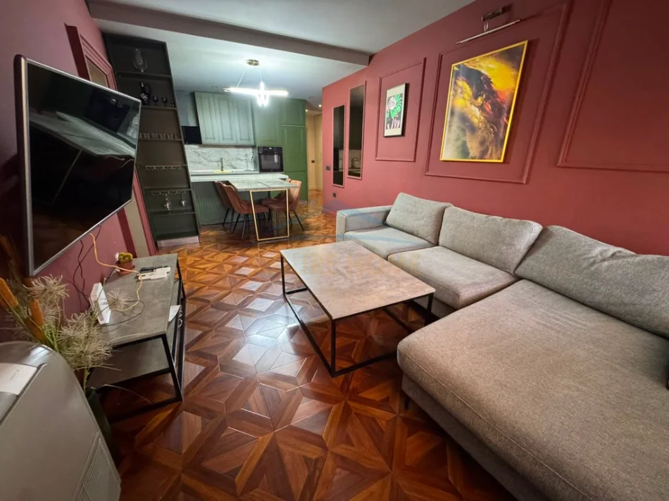 Tirane, jepet me qera apartament 3+1 Kati 8, 120 m² 1.500 € (Zogu i zi)