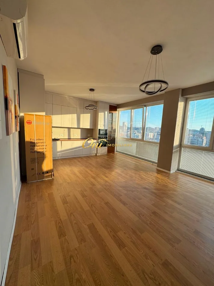 Tirane, jepet me qera apartament 3+1 Kati 9, 130 m² 850 € (SELVIA)