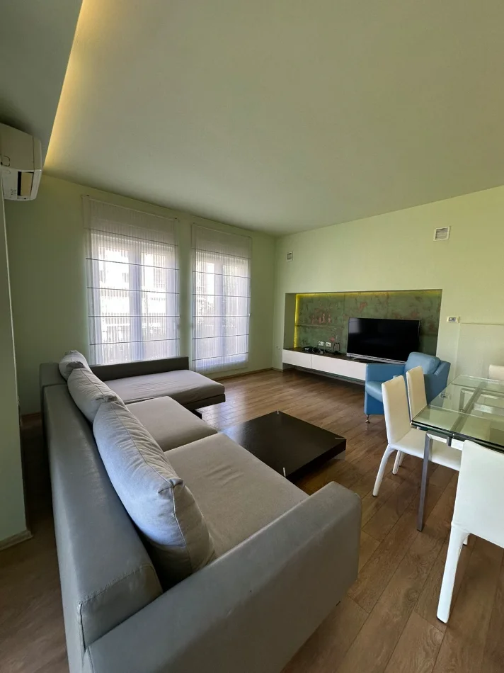 Tirane, jepet me qera apartament 3 Katshe Kati 0, 350 m² 2.500 € (TEG)