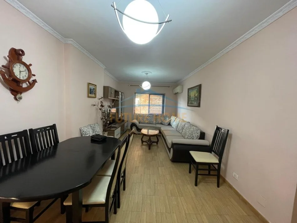 Tirane, jepet me qera apartament 4+1+2 Kati 3, 120 m² 1.400 € (Rruga Mine Peza)