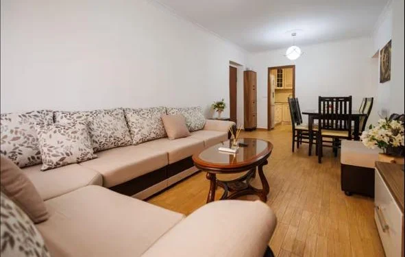 Tirane, jepet me qera apartament 4+1+Aneks+Ballkon , 160 m² 1.200 € (zogu i zi)