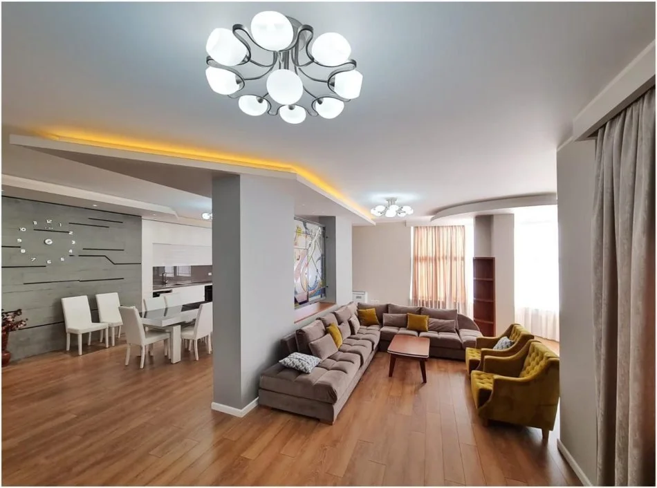 Tirane, jepet me qera apartament 4+1+Ballkon Kati 2, 210 m² 1.300 € (KOMUNA E PARISIT)