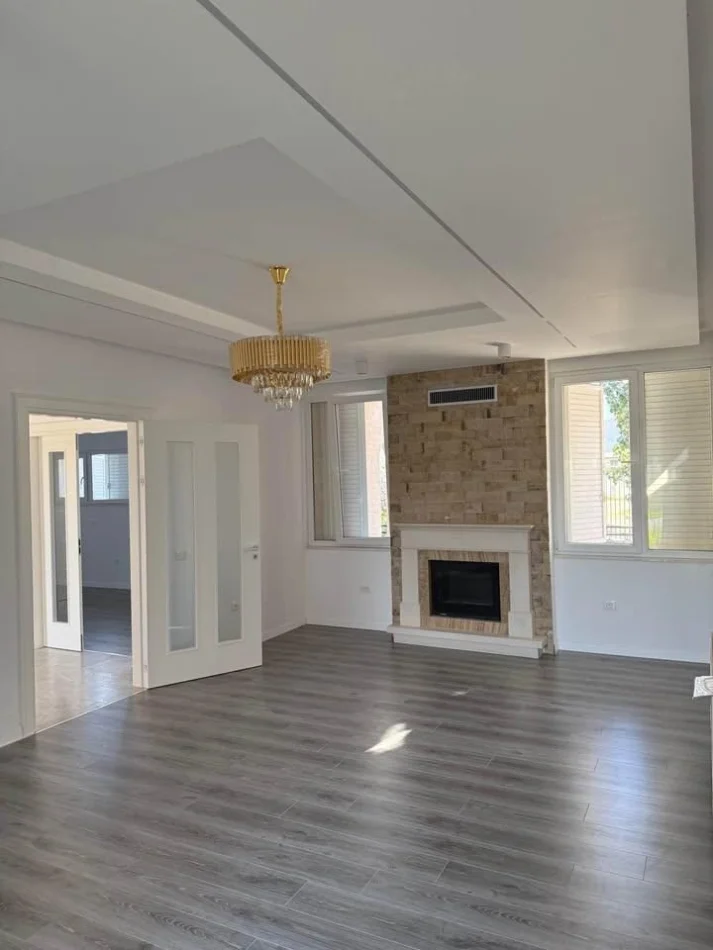 Tirane, jepet me qera apartament 5+1 Kati 1, 300 m² 3.000 € (TEG – Tirana East Gate)