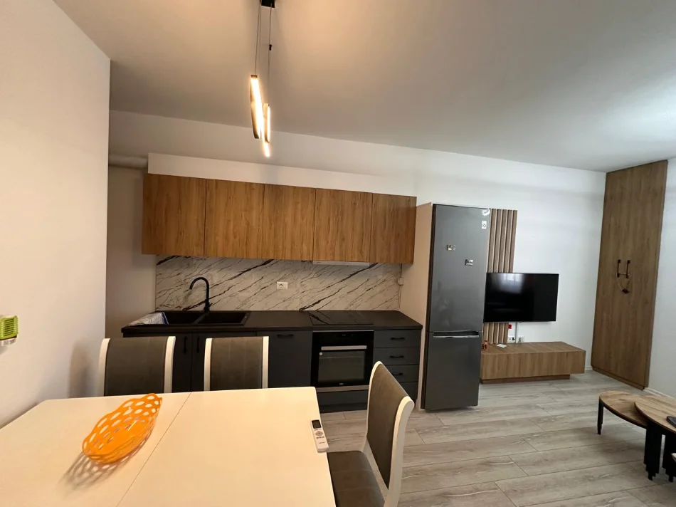 Tirane, jepet me qera apartament , 65 m² 500 € (Grand Gallery, Yzberisht)