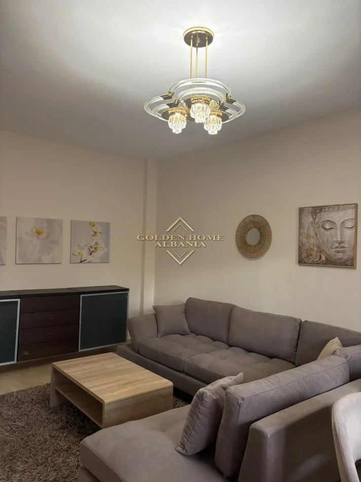 Tirane, jepet me qera apartament , 90 m²