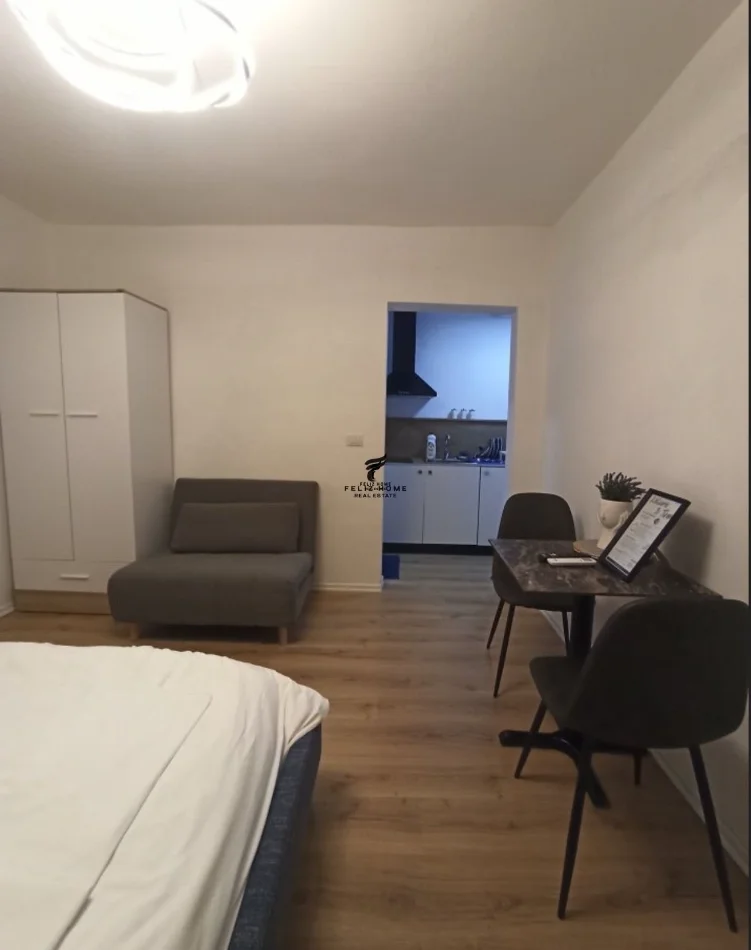 Tirane, jepet me qera apartament Kati 0, 40 m² 400 € (21 DHJETORI)