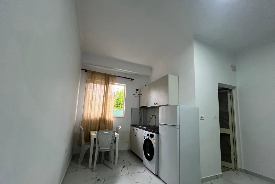 Tirane, jepet me qera apartament Kati 1, 30 m² 300 € (JORDAN MISJA)