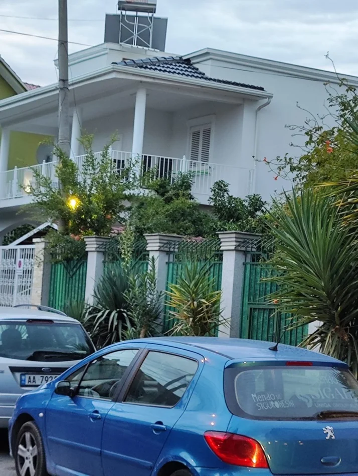 Tirane, jepet me qera apartament Kati 2, 400 m² 2.200 € (Selitë)