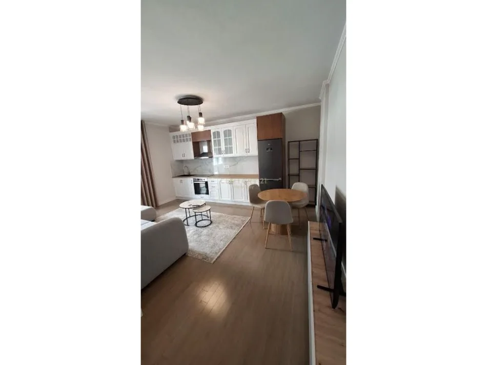 Tirane, jepet me qera apartament Kati 4, 88 m² 650 €