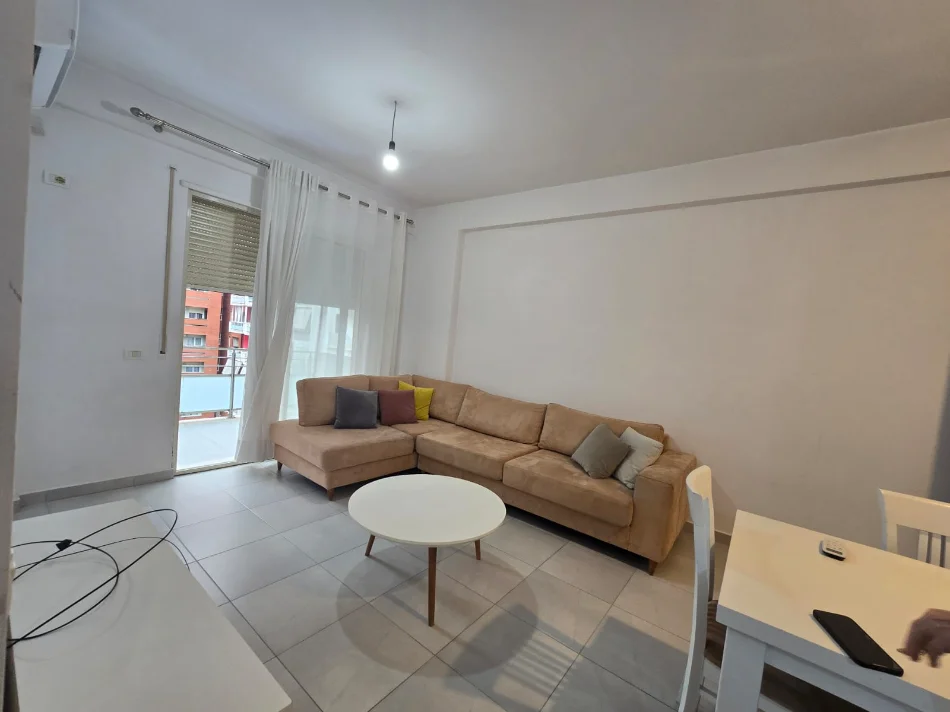 Tirane, jepet me qera apartament Kati 5, 100 m² 600 € (Golden park)
