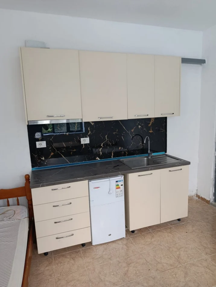 Tirane, jepet me qera apartament Studio Kati 0, 45 m² 300 € (Qyteti Studenti)