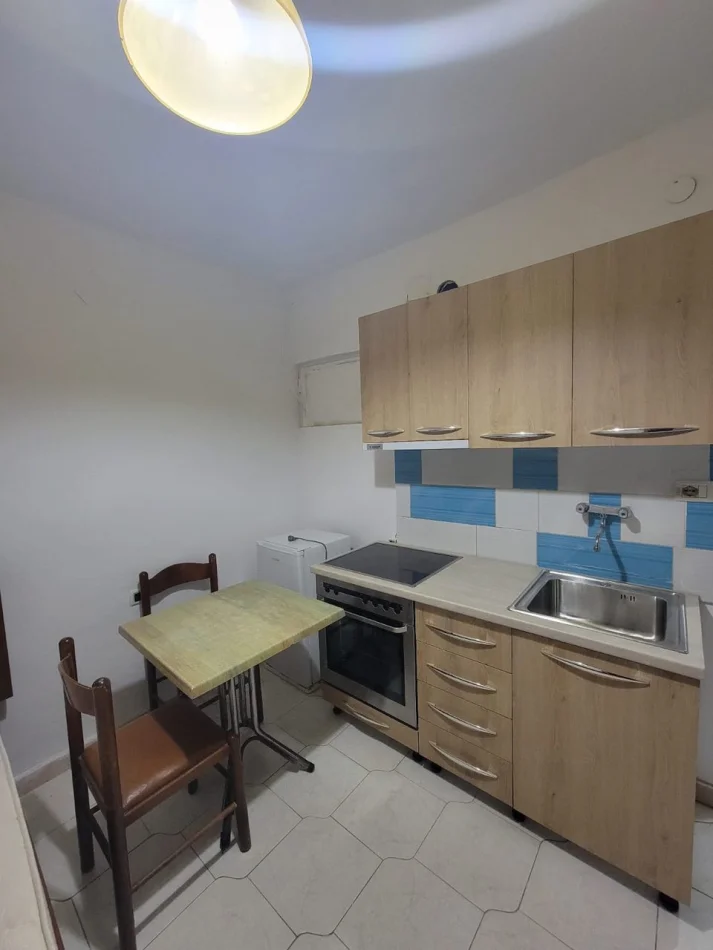 Tirane, jepet me qera apartament Studio Kati 1, 30 m² 300 € (QSUT)