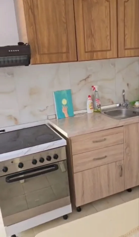 Tirane, jepet me qera apartament Studio Kati 1, 35 m² 250 € (Allias)