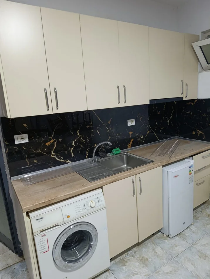 Tirane, jepet me qera apartament Studio Kati 1, 40 m² 250 € (Qyteti Studenti)