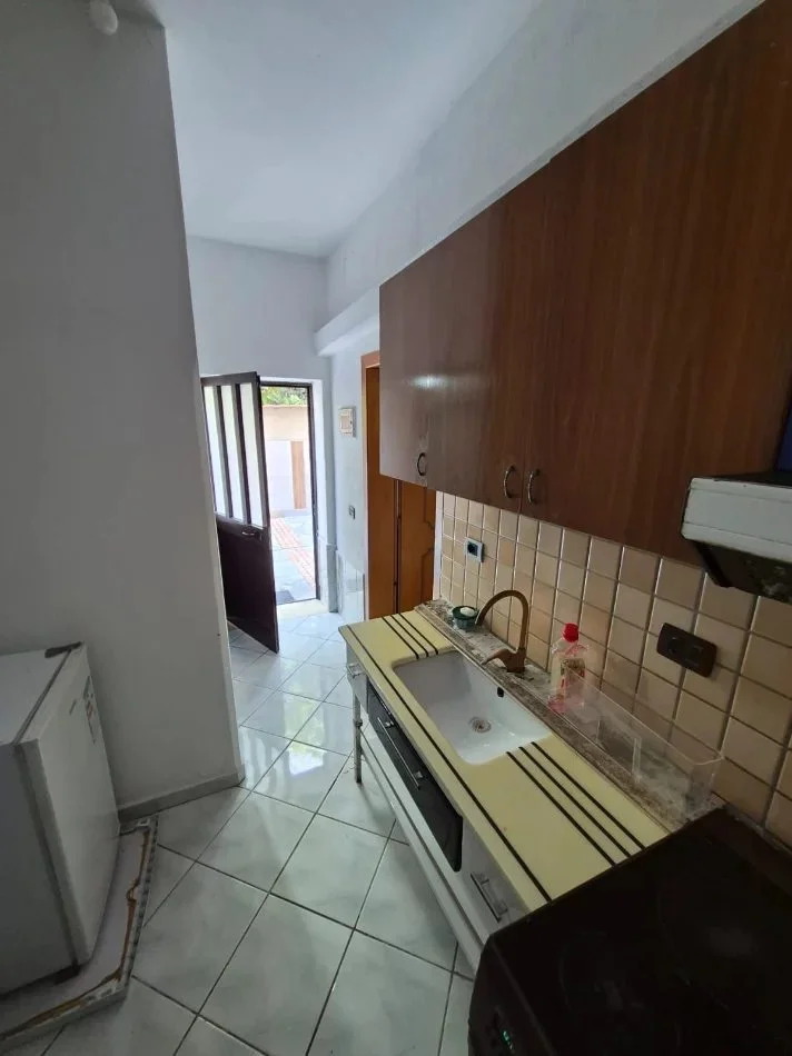 Tirane, jepet me qera apartament Studio Kati 1, 40 m² 300 € (Rruga Sadik Petrela)