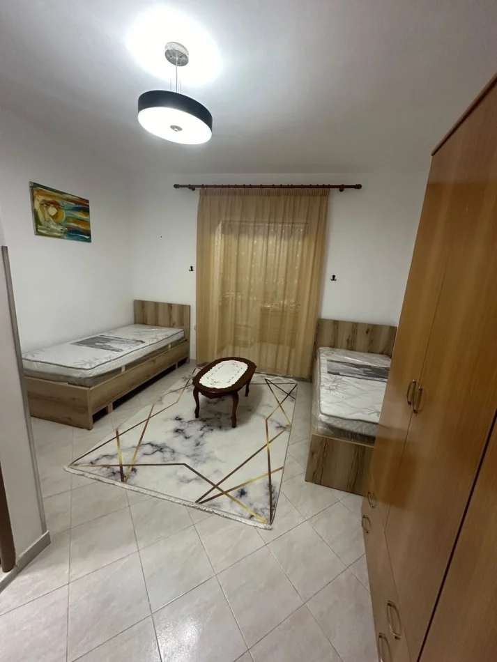 Tirane, jepet me qera apartament Studio Kati 1, 40 m² 350 € (Rruga 5 Maji)