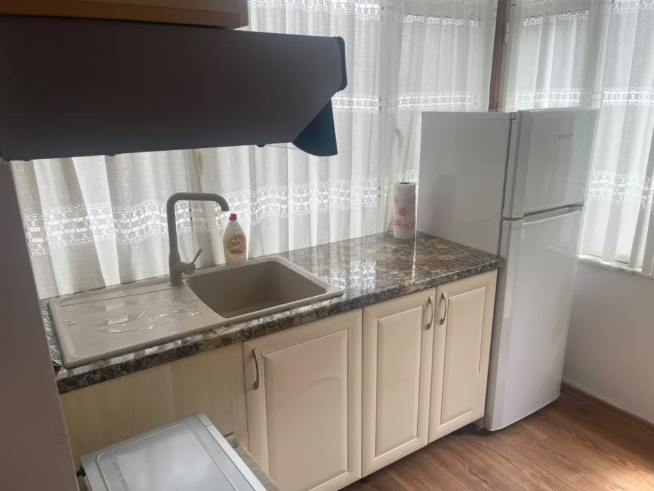 Tirane, jepet me qera apartament Studio Kati 1, 45 m² 400 € (Selvia)