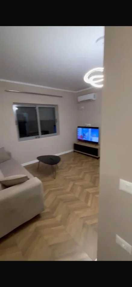Tirane, jepet me qera apartament Studio Kati 1, 50 m² 400 € (Fresku)