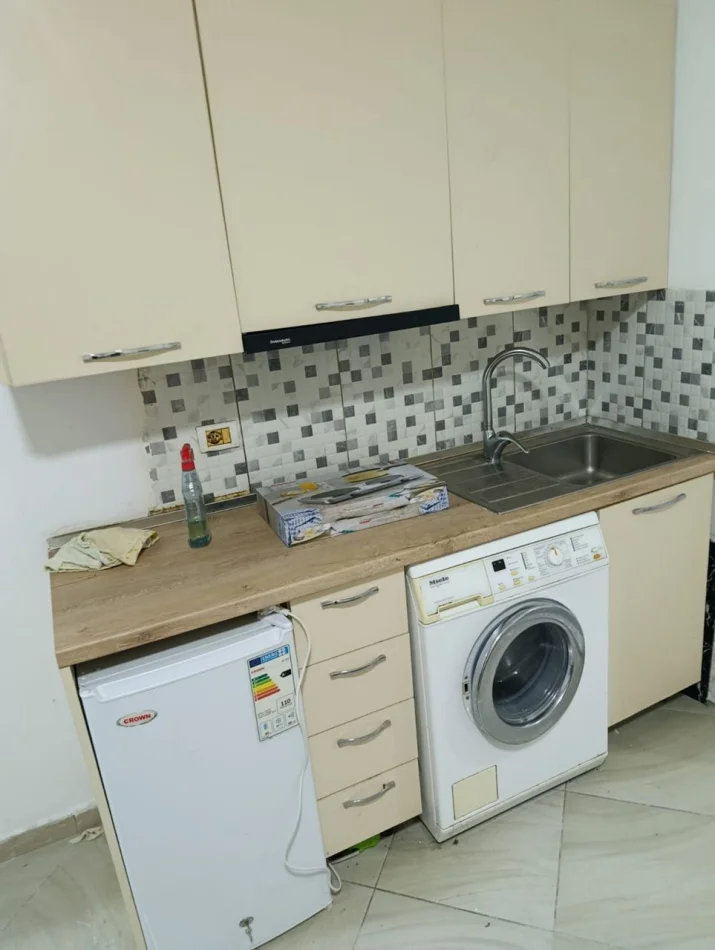 Tirane, jepet me qera apartament Studio Kati 2, 30 m² 250 € (Rruga Arben Broci)