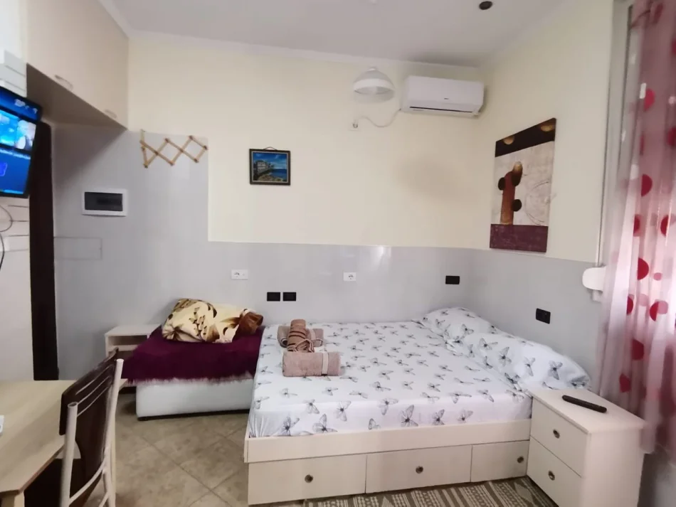 Tirane, jepet me qera apartament Studio Kati 2, 40 m² 400 € (Rruga 5 Maji)