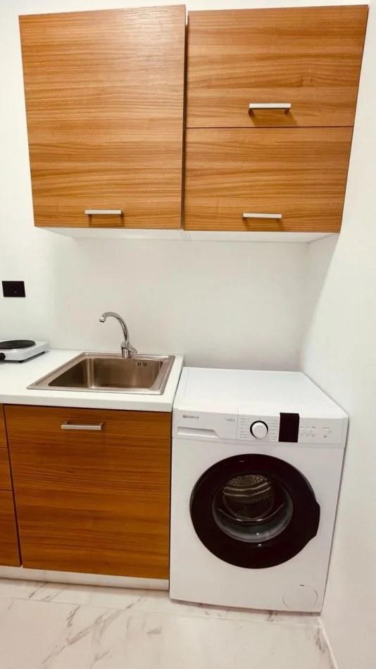 Tirane, jepet me qera apartament Studio Kati 3, 28 m² 330 € (Vilat Amerikane)