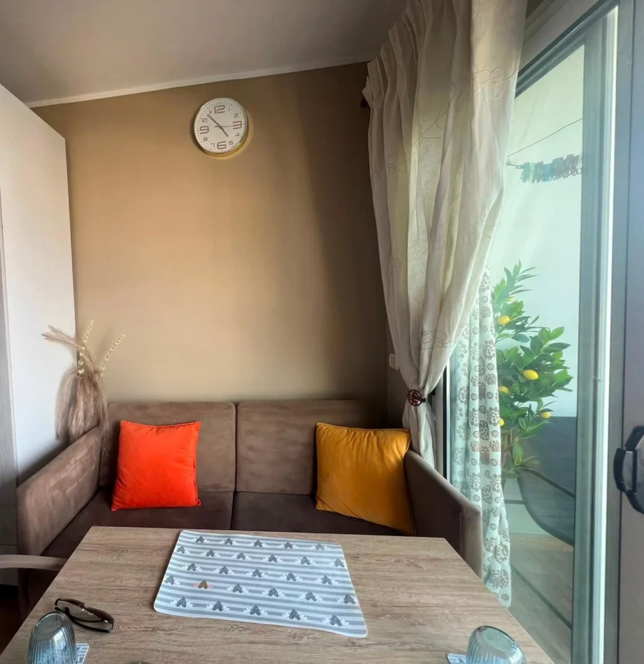 Tirane, jepet me qera apartament Studio Kati 5, 45 m² 450 € (Rruga e Dibrës)