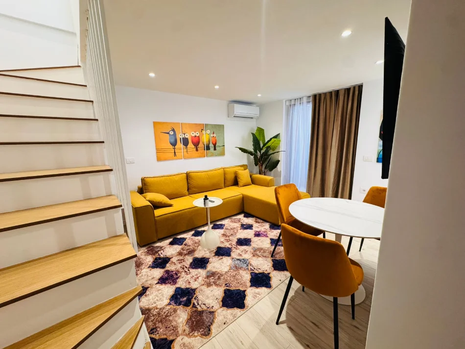 Tirane, jepet me qera apartament duplex 1+1+Ballkon Kati 3, 60 m² 650 € (Rruga e Dibres/Shkolla e Bashkuar)
