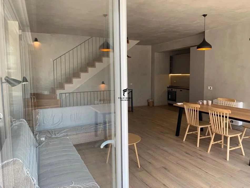Tirane, jepet me qera apartament duplex 2+1 Kati 1, 180 m² 1.200 € (KODRA E DIELLIT 2)