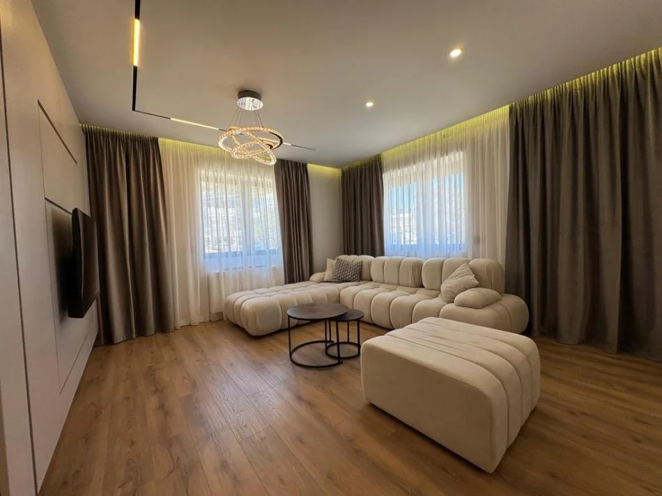 Tirane, jepet me qera apartament duplex 2+1 Kati 5, 150 m² 1.500 €
