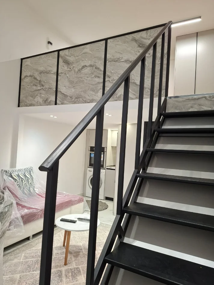 Tirane, jepet me qera apartament duplex Dublex Kati 0, 35 m² 400 € (Rruga Loni Ligori)