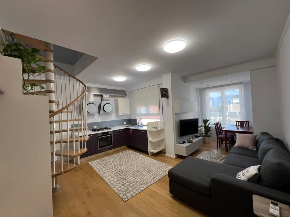 Tirane, jepet me qera apartament duplex Dublex Kati 2, 108 m² 1.067 € (Rruga Peti, Liqeni i thate)