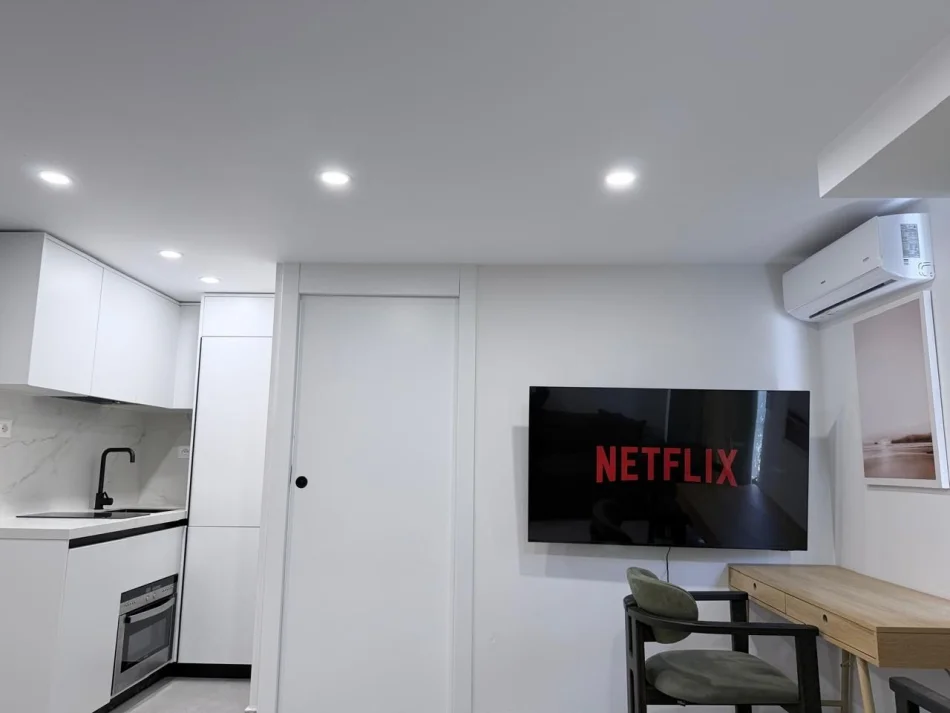 Tirane, jepet me qera apartament garsoniere Kati 1, 23 m² 300 € (Rruga 5 Maji)