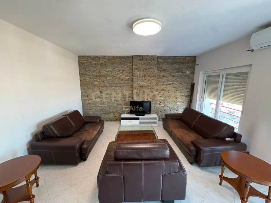 Tirane, jepet me qera apartament+verande | Penthouse 2+1+Ballkon Kati 8, 115 m² 1.500 € (Rruga Dritan Hoxha)