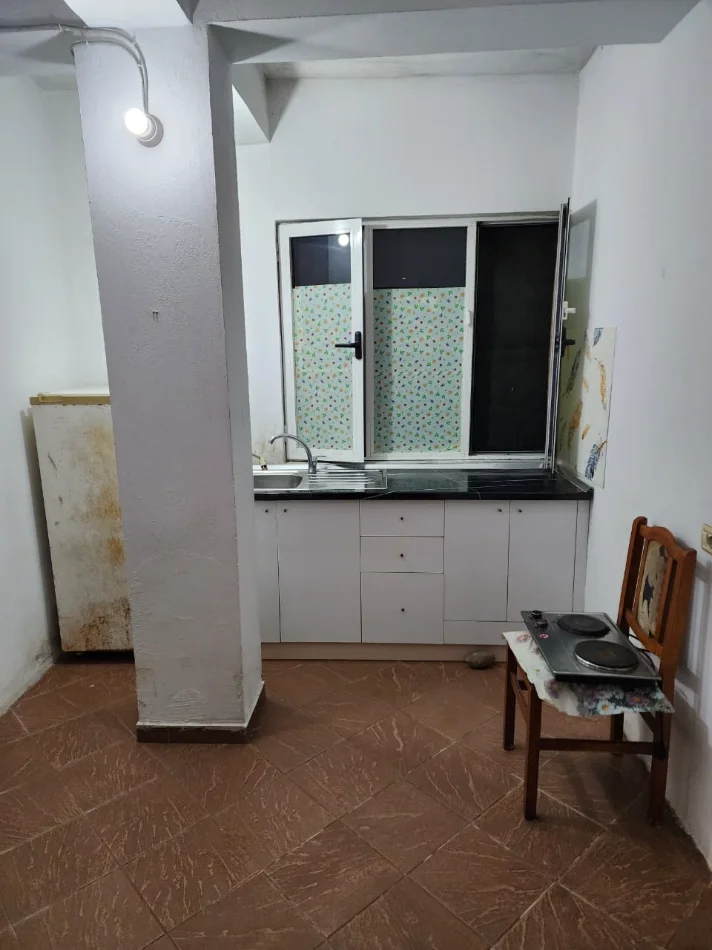Tirane, jepet me qera garsonier 1+1 Kati 0, 40 m² 270 € (Ish Dogana)