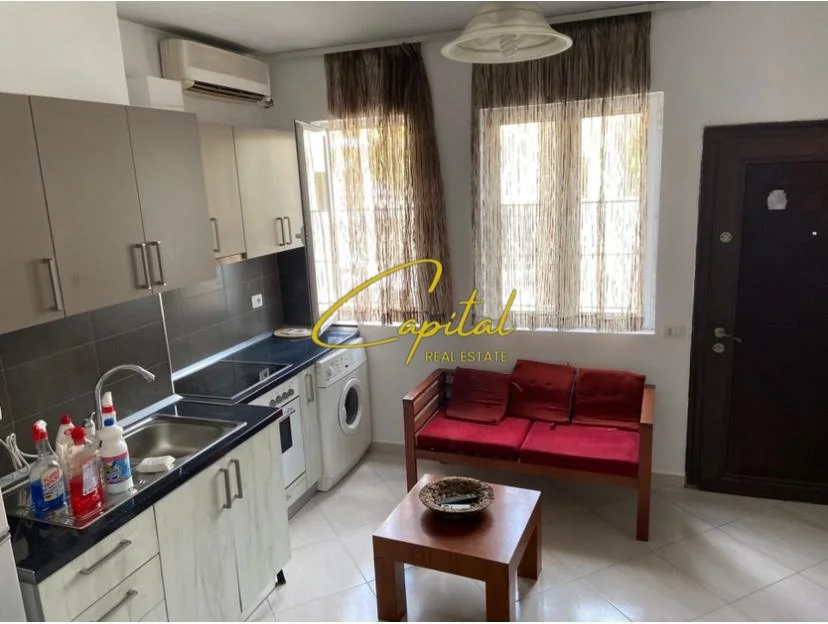 Tirane, jepet me qera garsonier 1+1 Kati 0, 40 m² 45.000 leke (RRUGA FORTUZI)