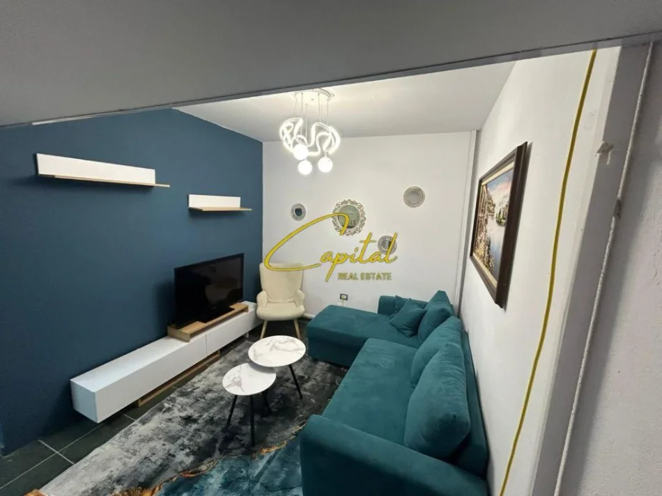 Tirane, jepet me qera garsonier 1+1 Kati 1, 105 m² 450 € (YZBERISHT)